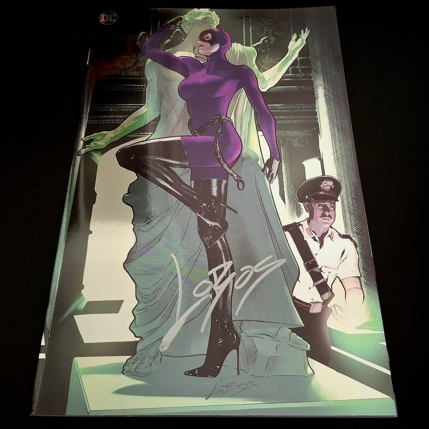 Catwoman #66 variant virgin FOIL cover exclusive + Signature de Pablo Villalobos (COA)