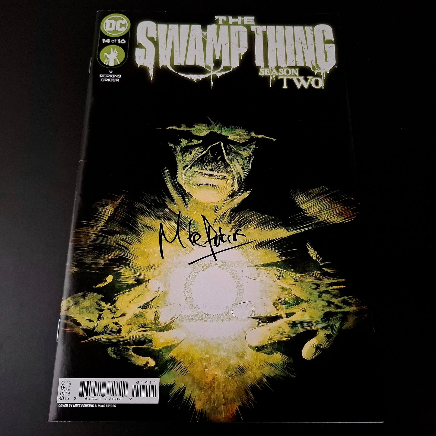 Swamp Thing : Season Two #14 + Signature de Mike Perkins (COA)