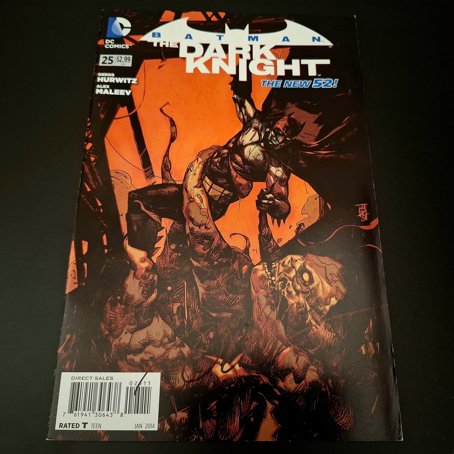 Batman : the Dark Knight #25 + Signature de Alex Maleev (COA)