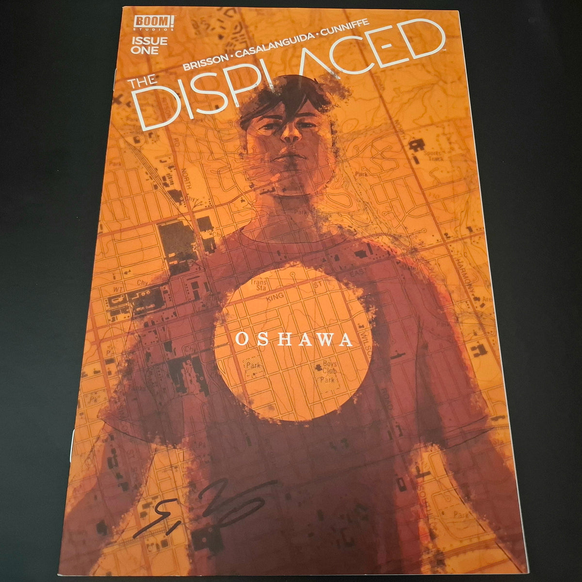 Displaced #1 variant cover exclusive + Signature de Ed Brisson (COA)