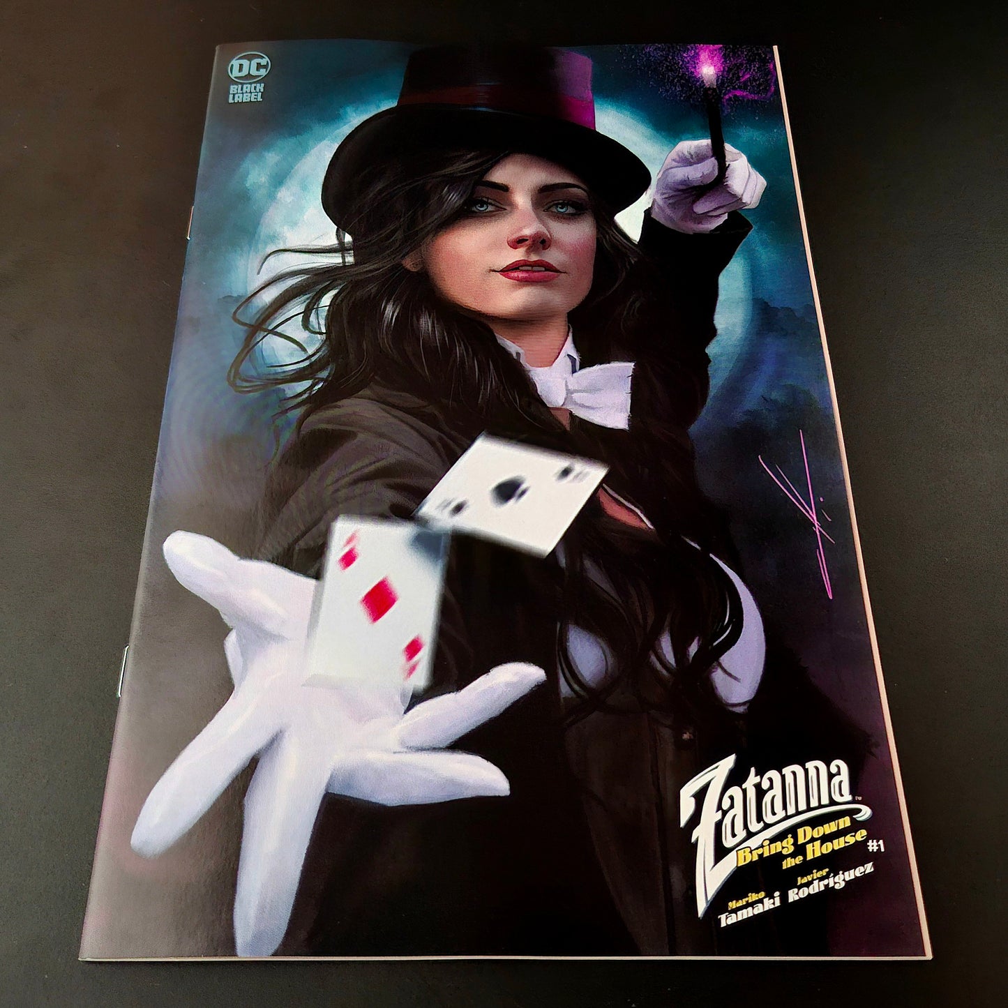 Zatanna : Bring Down the House #1 variant minimal cover exclusive