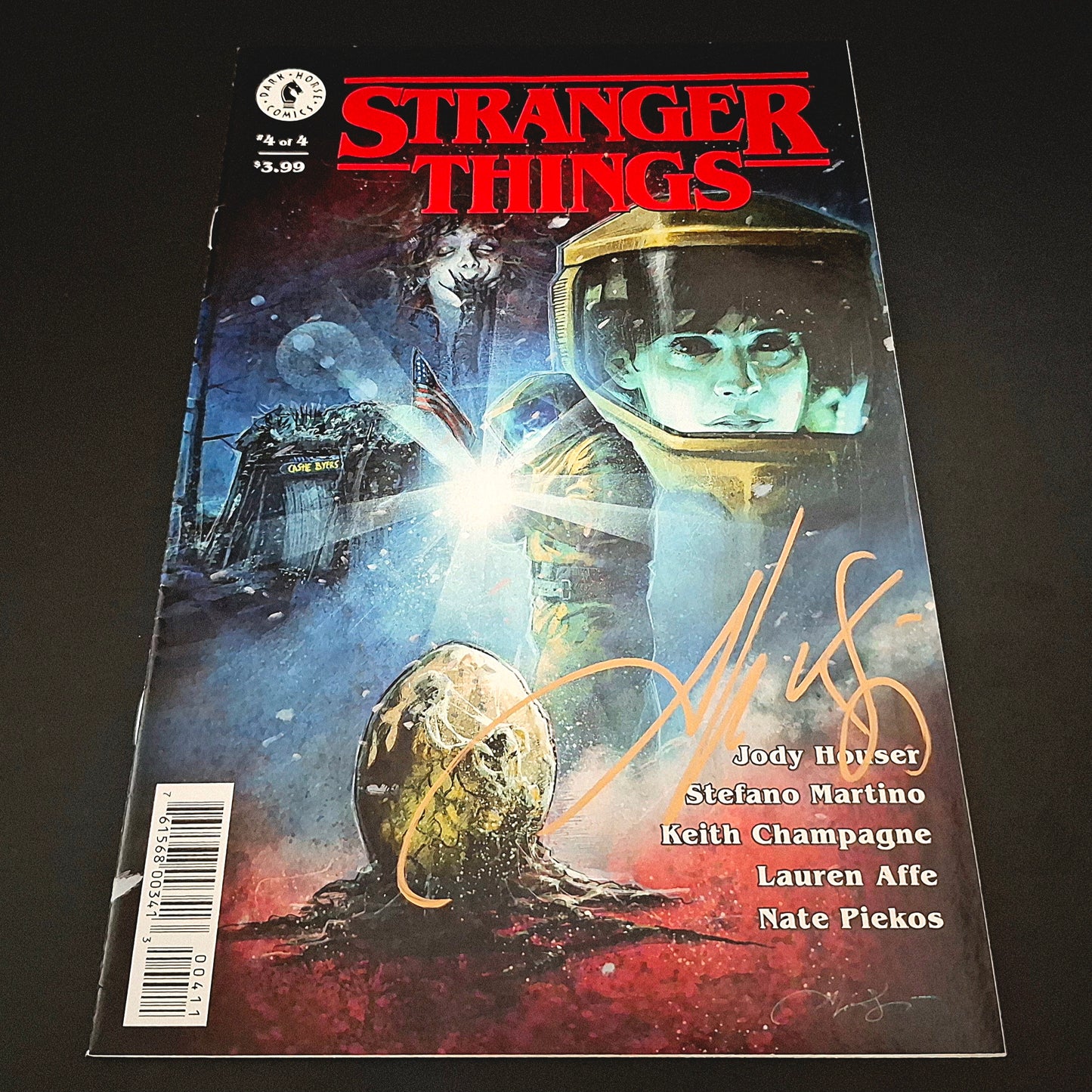 Stranger Things #4 + Signature de Aleksi Briclot (COA)