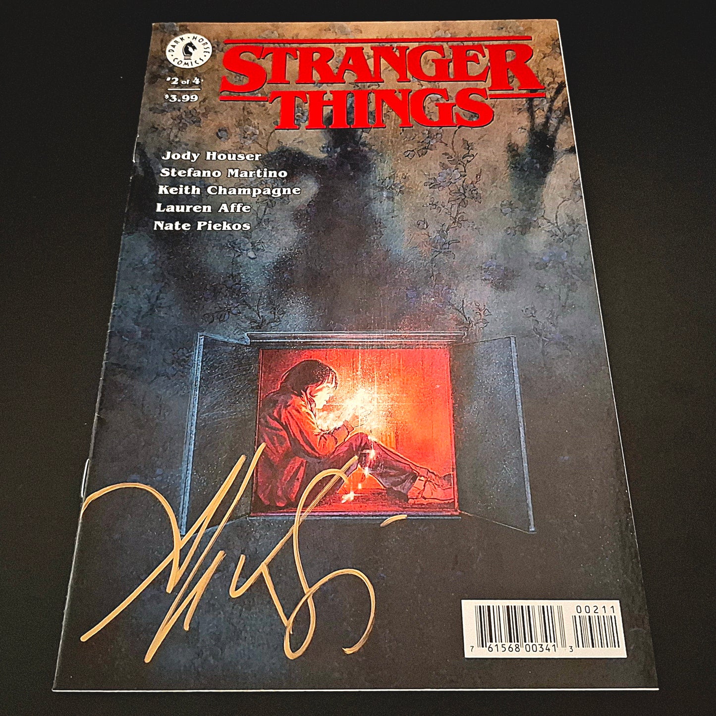 Stranger Things #2 + Signature de Aleksi Briclot (COA)