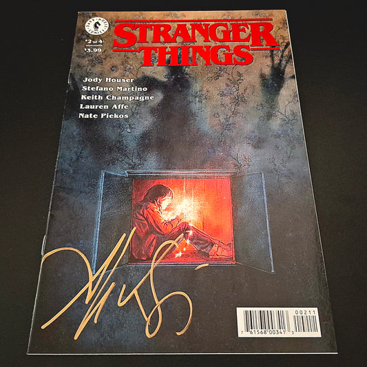 Stranger Things #2 + Signature de Aleksi Briclot (COA)