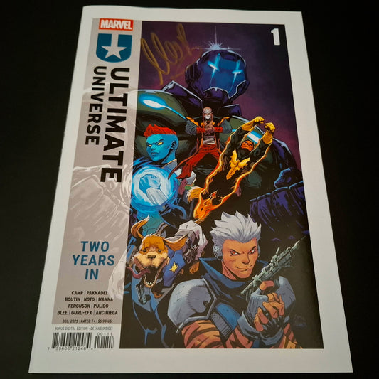 Ultimate Universe : Two Years In #1 + Signature de Alek Paknadel (COA)