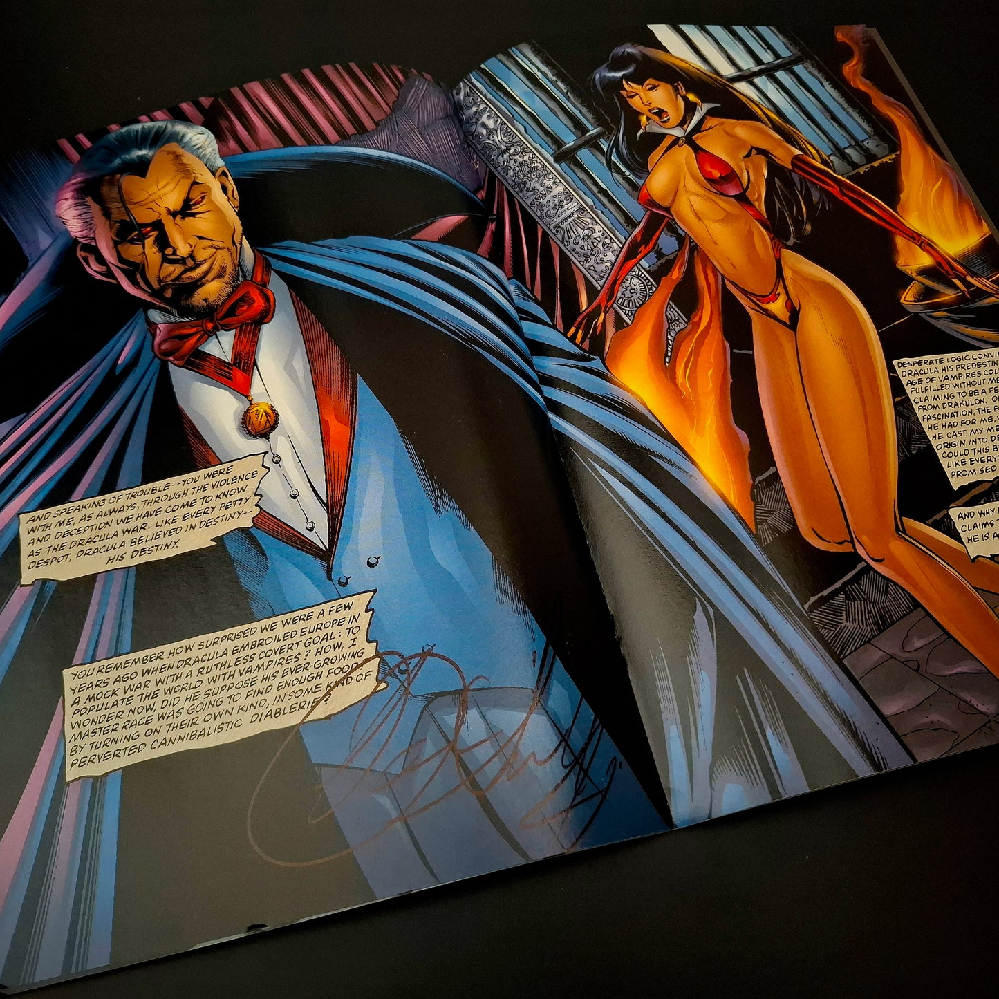 Vampirella : Sad Wings of Destiny variant cover + Signature de Joe Jusko, Scott Hampton, Louis Small Jr et Jimmy Palmiotti.