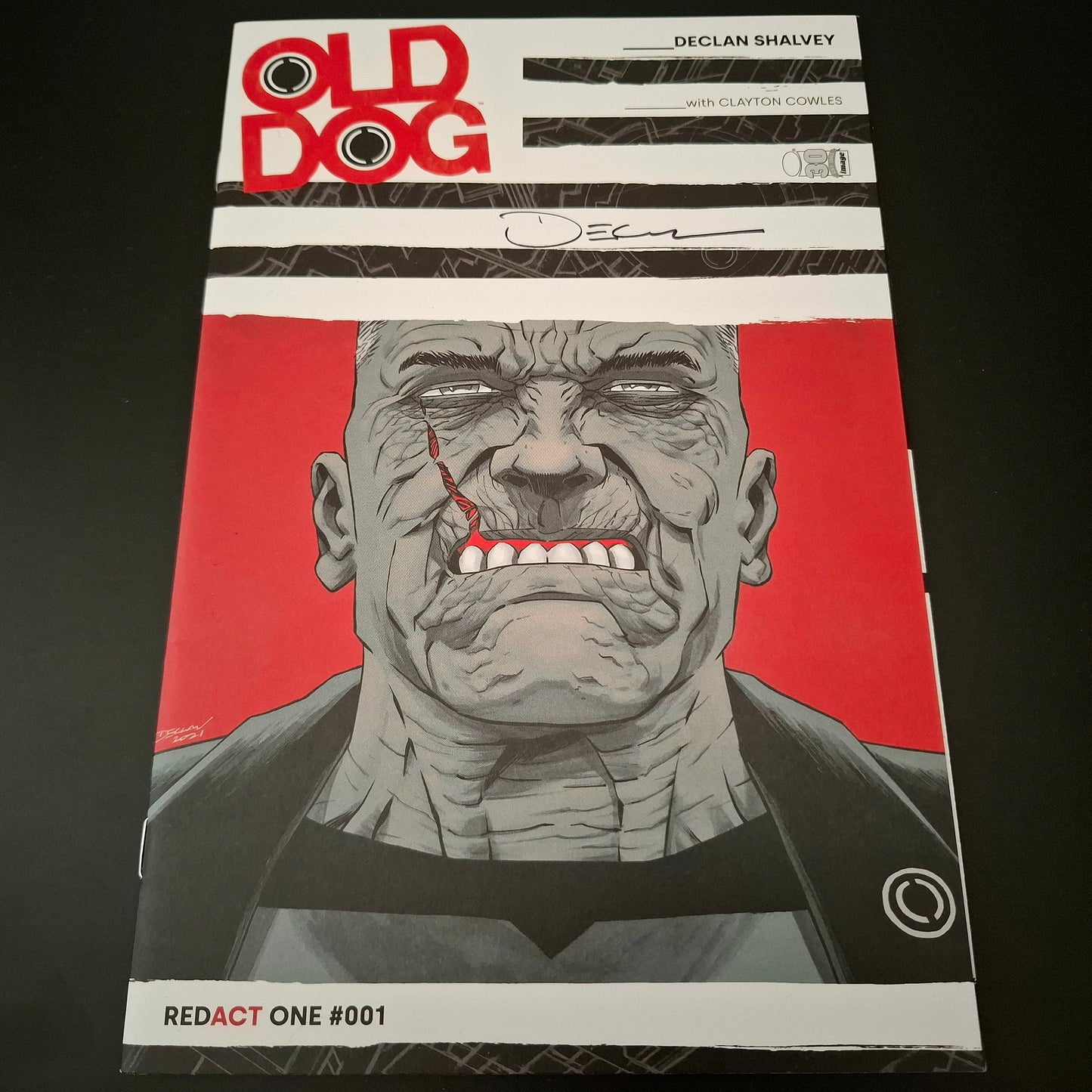 Old Dog #1 + Signature de Declan Shalvey (COA)