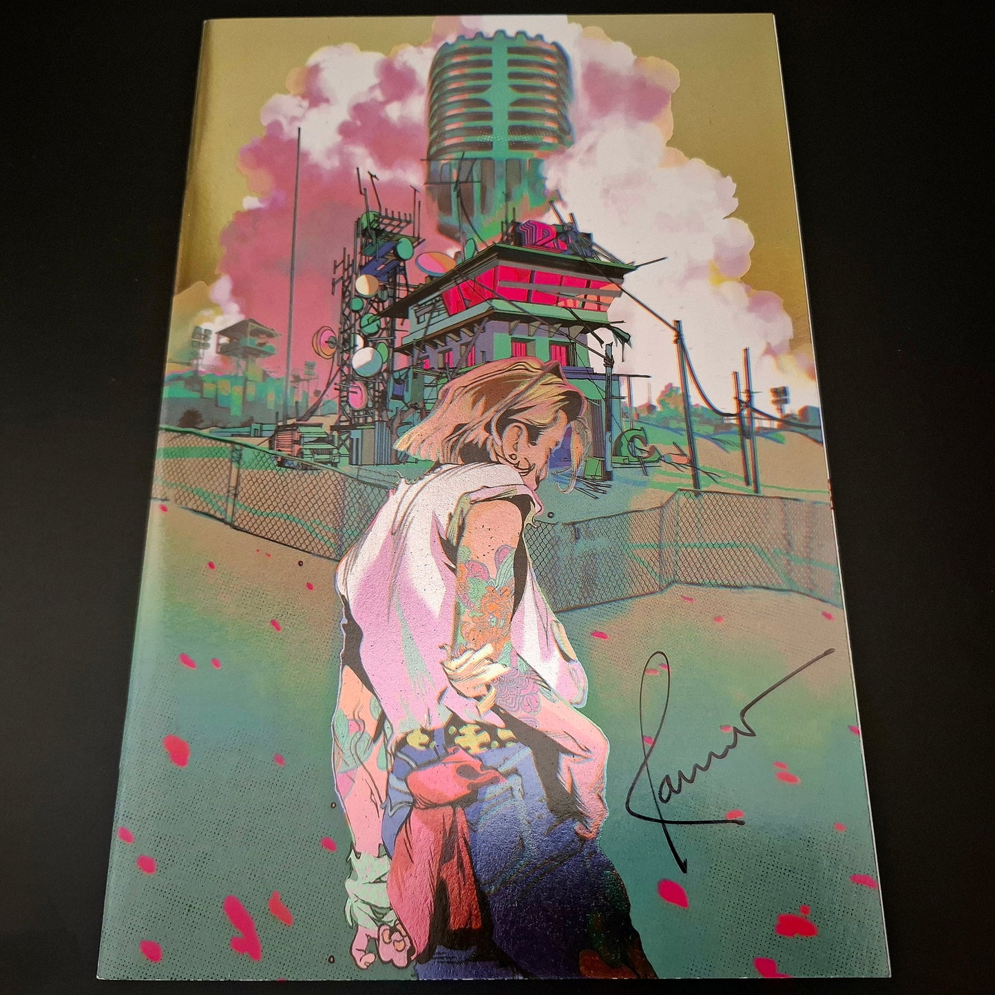 Radio Apocalypse #1 variant virgin FOIL cover + Signature de Ram V (COA)