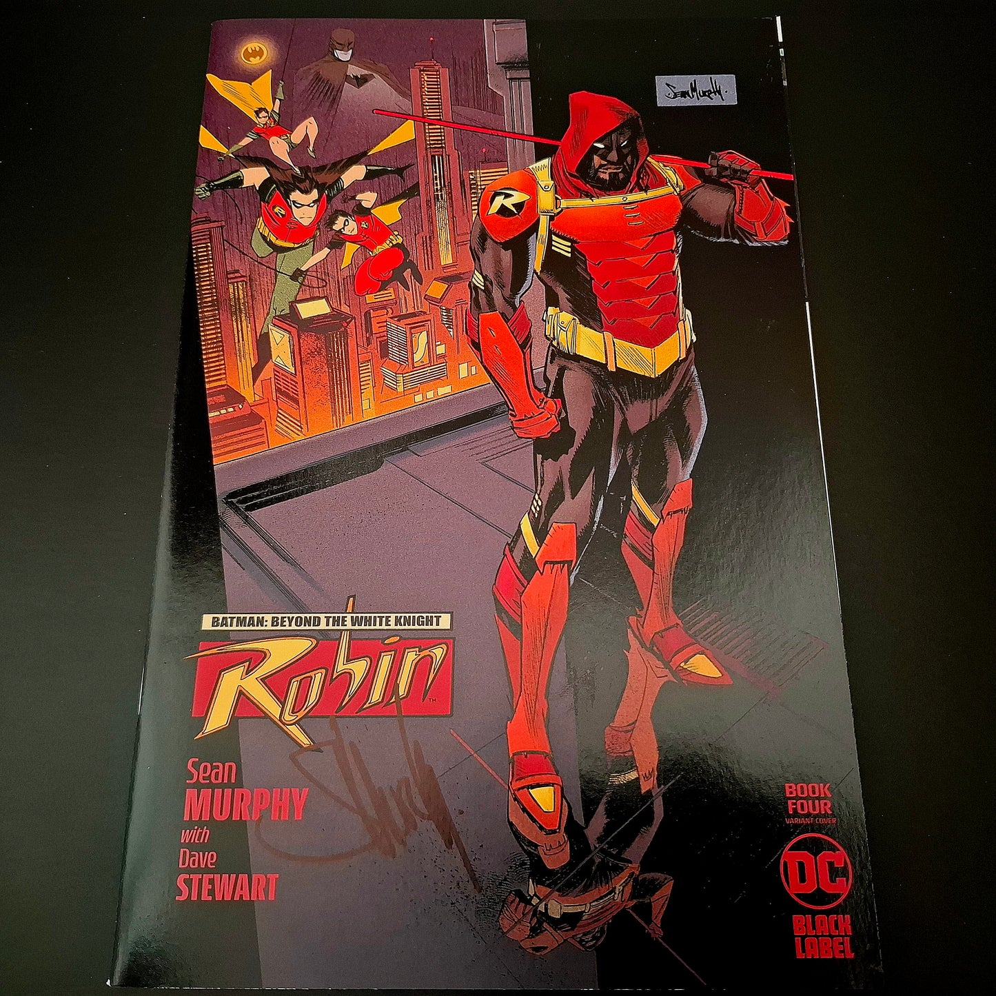 Batman : Beyond the White Knight #4 variant cover + Signature de Sean Murphy (COA)